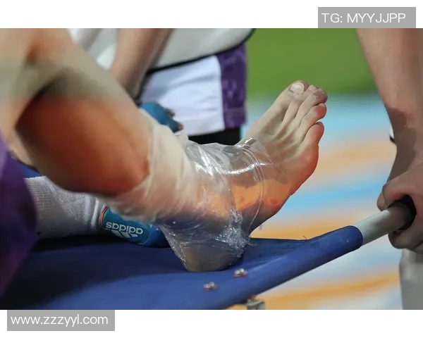 足球明星因伤痛苦忍受脚趾甲拔除背后的故事与挑战